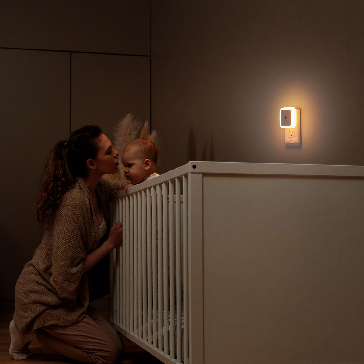 Sujeet Night Light, Night Lights Plug into Wall 8-Pack, Nightlight Plug in Night Light, Dusk to Dawn Night Lamp Led (Red)