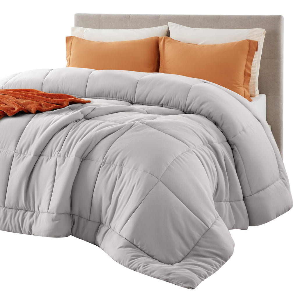 Bedsure Comforter Duvet Insert - Quilted Comforters Queen Size, All Season Duvet, Down Alternative Bedding, with 8 Tabs, Gifts for Women/Men, Olive Green, Queen 88 x 88 Inches