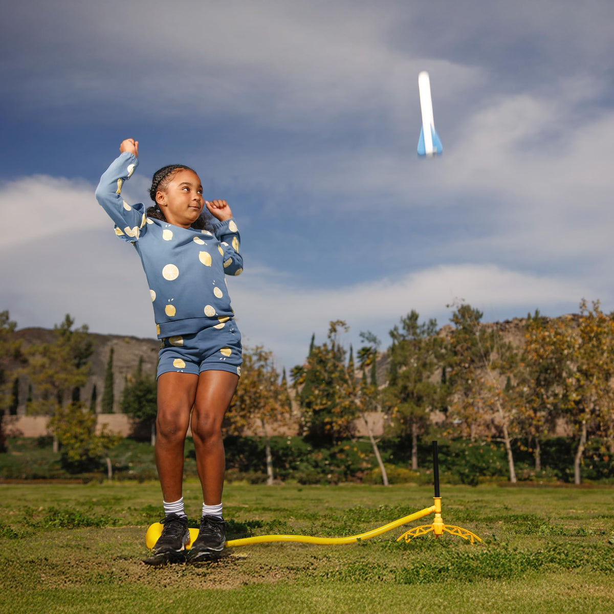Stomp Rocket Jr Multi-Color Rocket Launcher for Kids, 8 Rockets