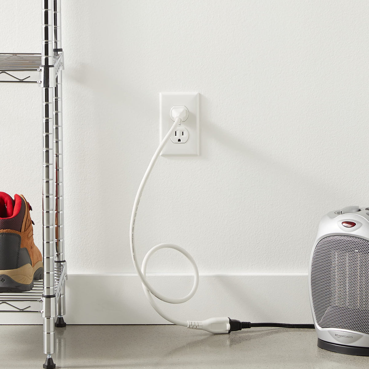 Amazon Basics Extension Cord, 3 Prong Outlet Extender, Indoor Power Cord, 13 Amps, 125V, 6 Ft, Black