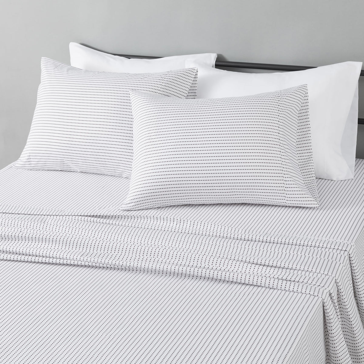 Amazon Basics Lightweight Super Soft Breathable Wrinkle-Resistant Microfiber 4-Piece Bed Sheet Set with 14-Inch Deep Pockets, Queen, Bright White, Solid